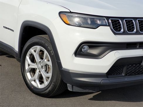 Used 2024 Jeep Compass Latitude image 9