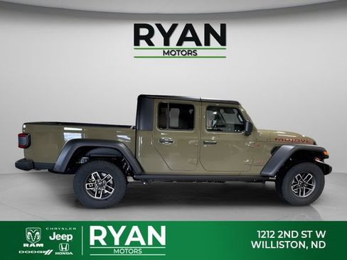 New 2026 Jeep Gladiator Mojave w/ Technology Group AWD/4WD image 10