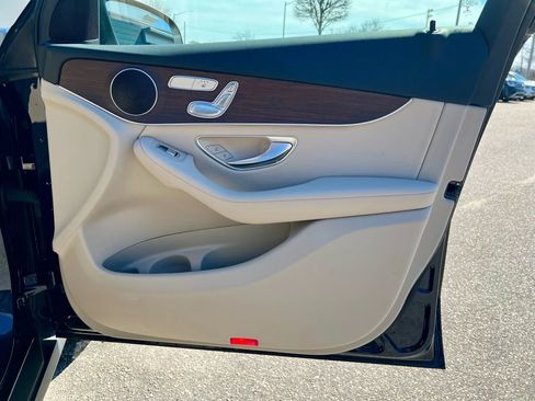 Used 2022 Mercedes-Benz GLC 300 4MATIC w/ Multimedia Package Lite image 36