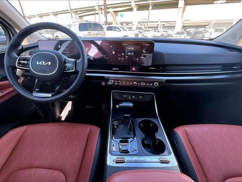 Certified 2025 Kia Carnival SX w/ SX Dark Edition Package image 14