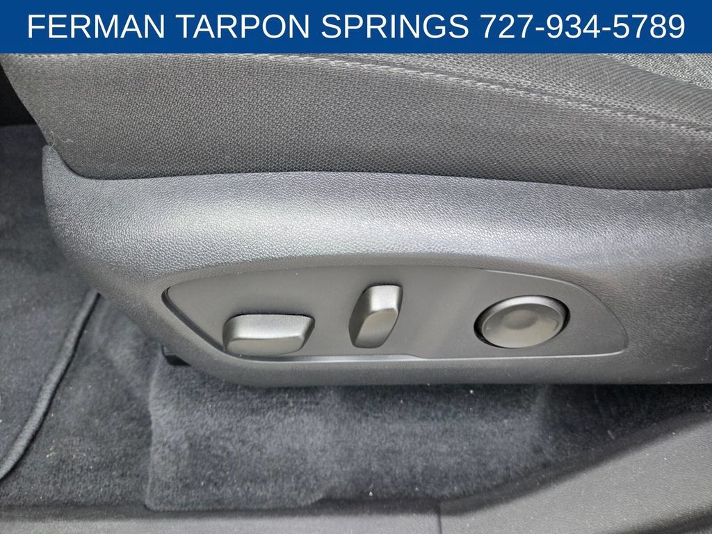 Used 2025 GMC Acadia Elevation FWD image 6