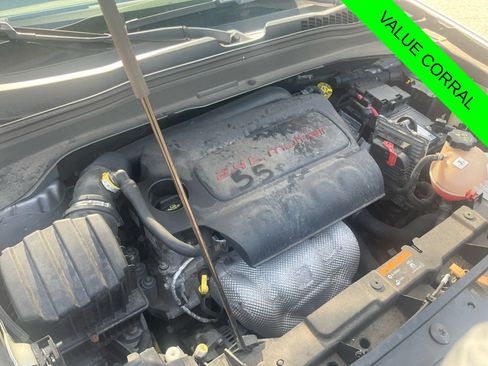 Used 2017 Jeep Renegade Latitude AWD/4WD image 28