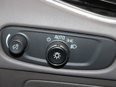 Used 2016 Chevrolet Malibu LT FWD image 35