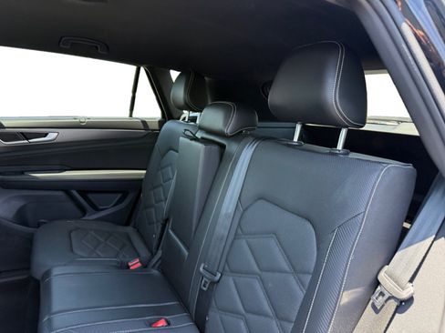 Used 2024 Volkswagen Atlas Cross Sport SE FWD image 16