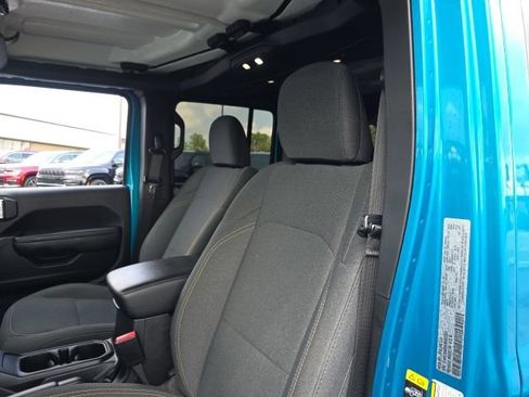 Used 2024 Jeep Wrangler Unlimited w/ Convenience Group AWD/4WD image 12