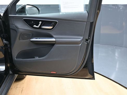 Used 2024 Mercedes-Benz GLC 300 4MATIC image 39