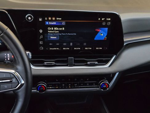 Used 2025 Chevrolet Equinox LT w/ Convenience Package II FWD image 16