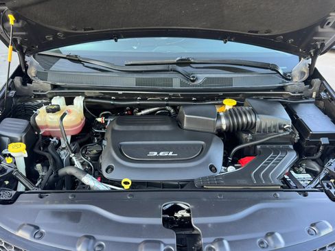 Used 2017 Chrysler Pacifica Touring-L Plus FWD image 40
