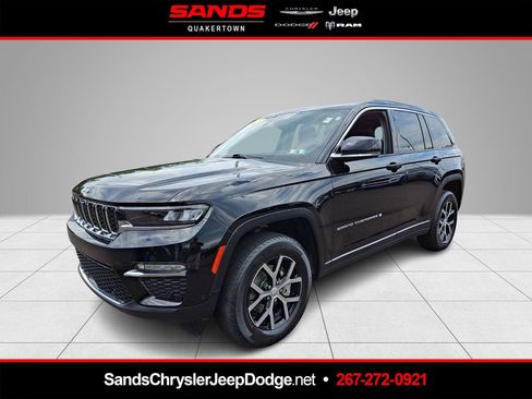 Used 2023 Jeep Grand Cherokee Limited w/ Luxury Tech Group II AWD/4WD image 1