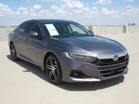 Used 2021 Honda Accord Touring image 2