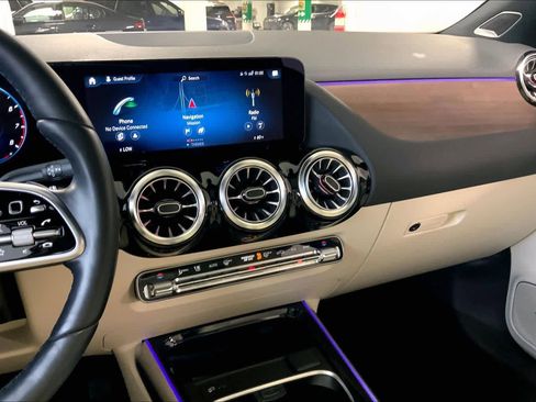 Used 2023 Mercedes-Benz GLA 250 4MATIC image 7