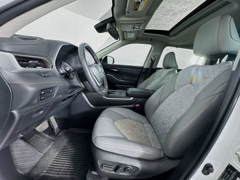 Used 2023 Toyota Highlander Bronze Edition image 15