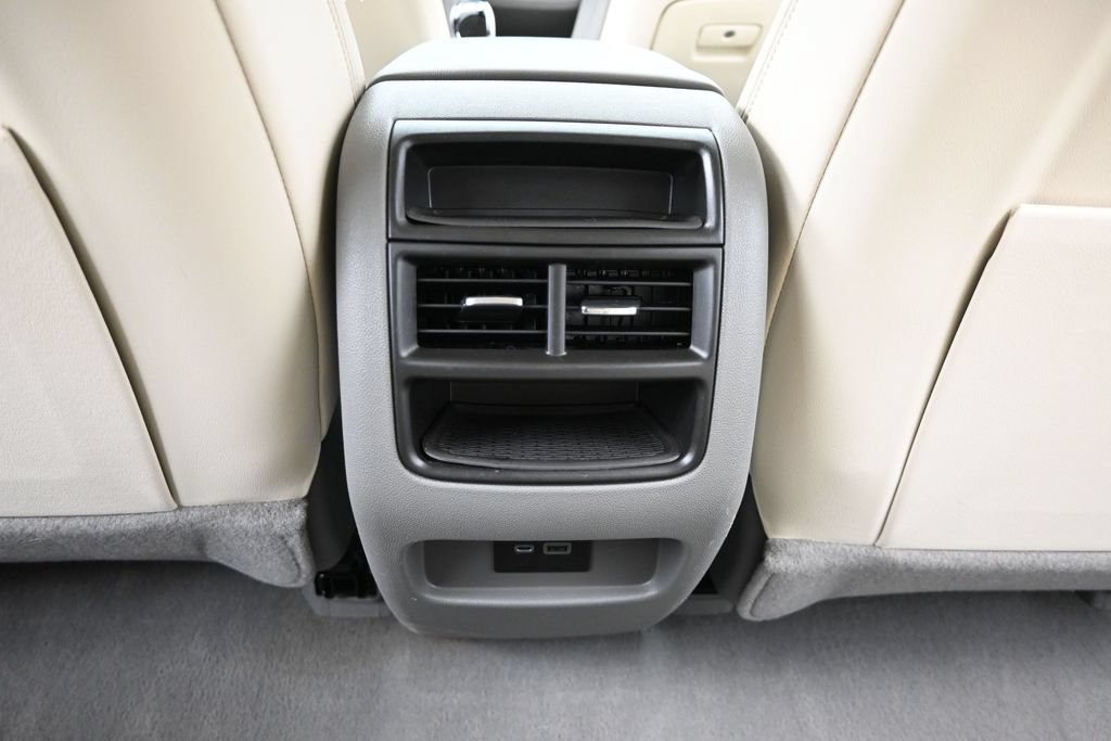 Used 2021 Cadillac XT5 Premium Luxury w/ LPO, Floor Liner Package AWD/4WD image 20