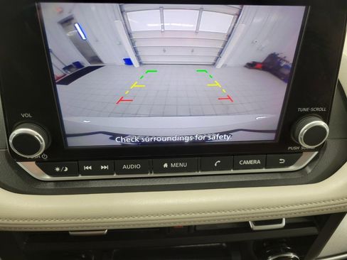 Used 2025 Nissan Rogue SV image 15