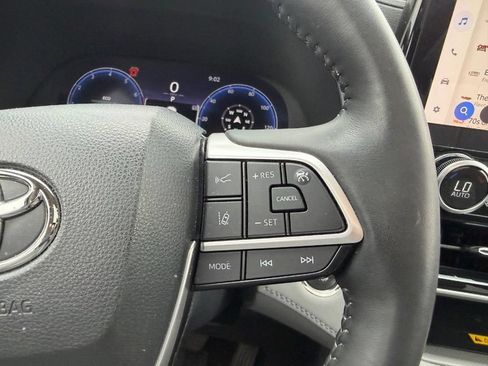 Used 2023 Toyota Highlander Platinum AWD/4WD image 16