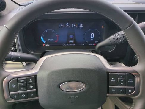 Used 2025 Ford F350 Platinum w/ Platinum Plus Package AWD/4WD image 29