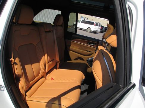 Used 2023 Jeep Grand Cherokee Summit image 22