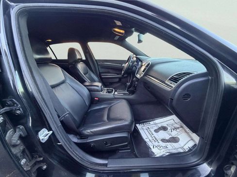 Used 2011 Chrysler 300 Limited RWD image 25