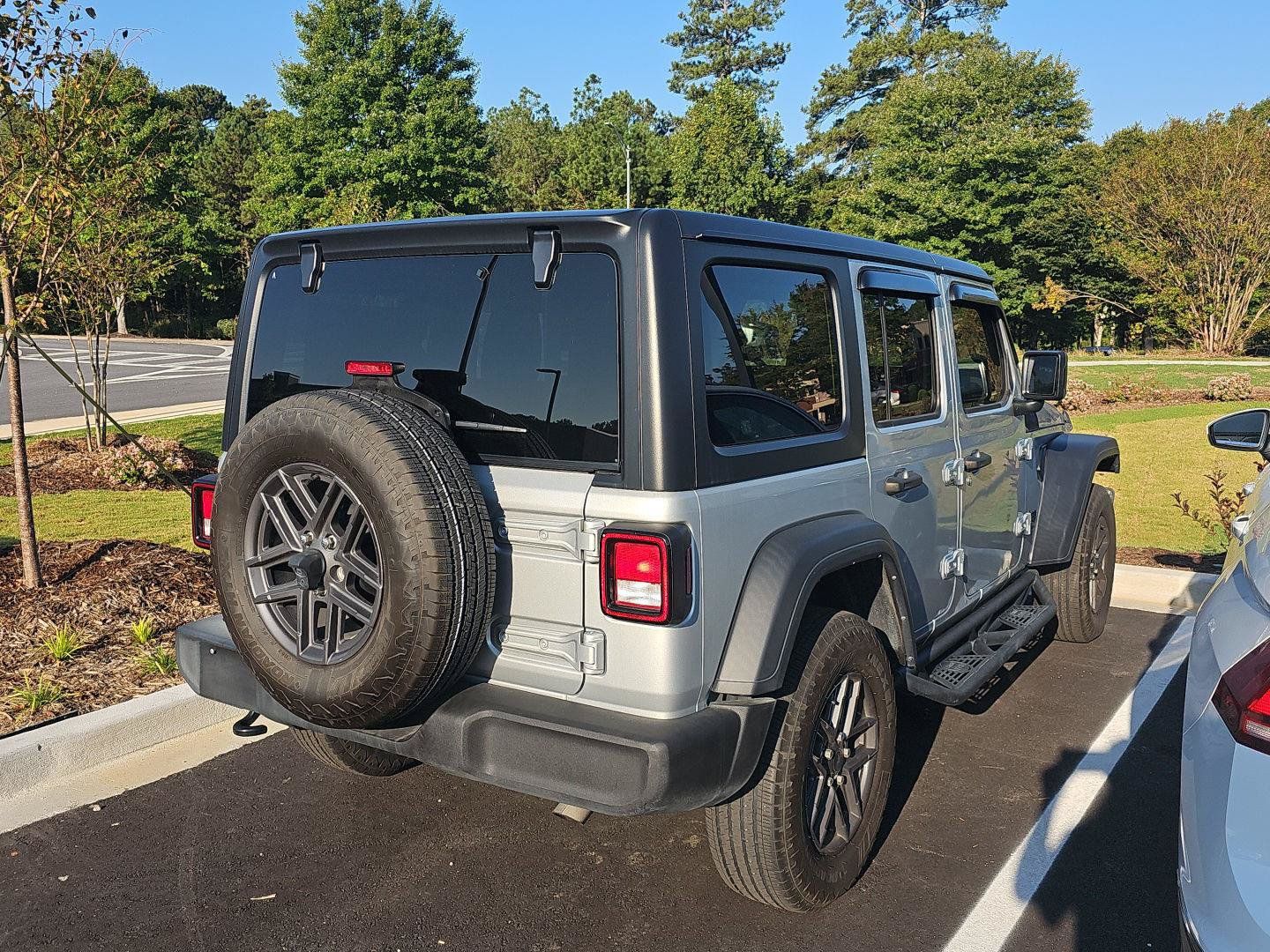 Used 2024 Jeep Wrangler Unlimited Sport AWD/4WD image 6