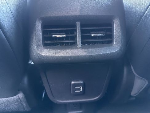 Used 2023 GMC Terrain SLT image 22