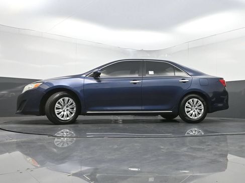 Used 2014 Toyota Camry LE FWD image 22