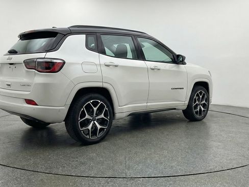 Used 2025 Jeep Compass Limited image 9