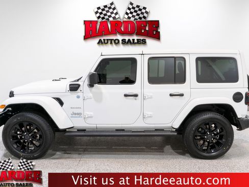 Used 2024 Jeep Wrangler Unlimited Sahara w/ Technology Group AWD/4WD image 1