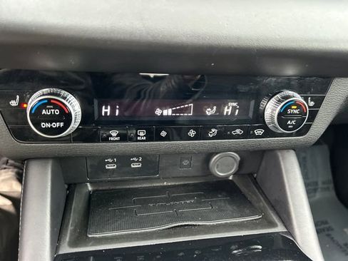 Used 2025 Mitsubishi Outlander SE image 24