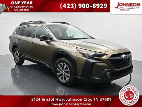 Used 2024 Subaru Outback Premium AWD/4WD image 1