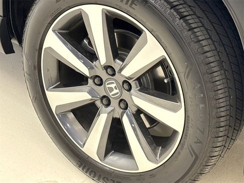 Used 2023 Honda Pilot Elite image 13