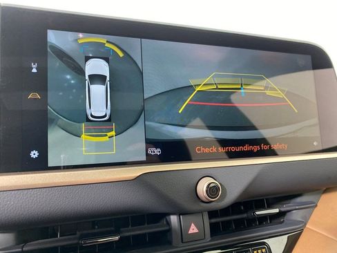 Used 2025 Toyota Crown Signia Limited w/ Advanced Technology Package image 27