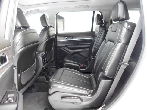 Used 2023 Jeep Grand Cherokee L Limited image 7