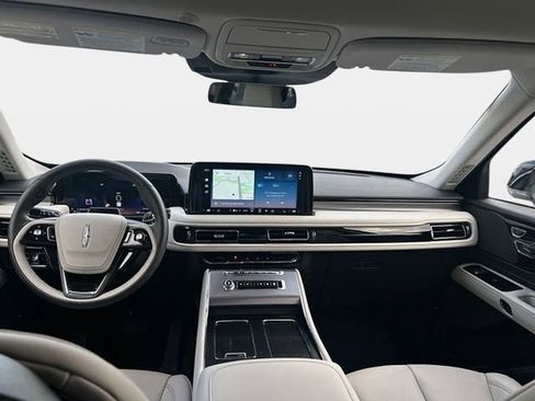 New 2026 Lincoln Aviator AWD image 18