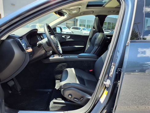 Certified 2023 Volvo XC60 B5 Plus AWD/4WD image 11