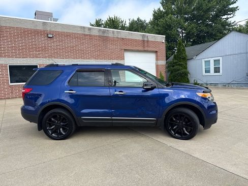 Used 2015 Ford Explorer XLT w/ Equipment Group 202B AWD/4WD image 4