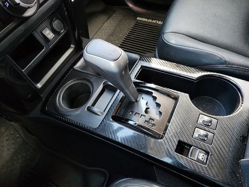 Used 2019 Toyota 4Runner image 12