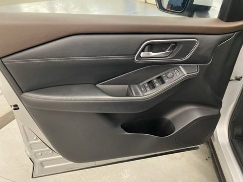 Used 2021 Nissan Rogue SV w/ Premium Package AWD/4WD image 25