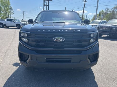 Used 2025 Ford Expedition Active AWD/4WD image 8
