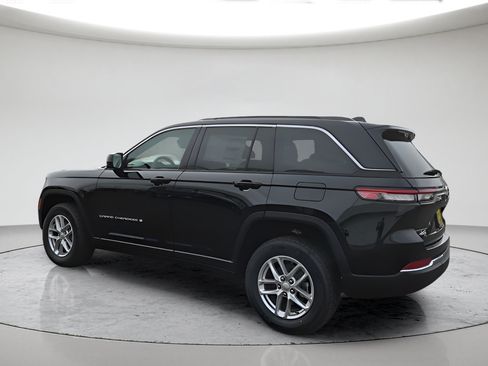 New 2026 Jeep Grand Cherokee Laredo AWD/4WD image 5