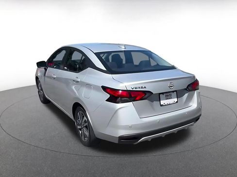 Used 2025 Nissan Versa SV FWD image 11