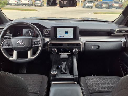 Used 2025 Toyota 4Runner SR5 AWD/4WD image 11