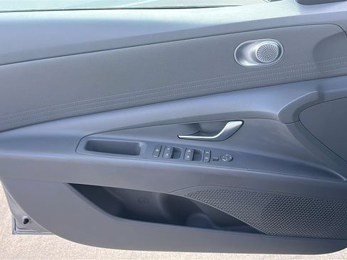 Used 2024 Hyundai Elantra SEL FWD image 19