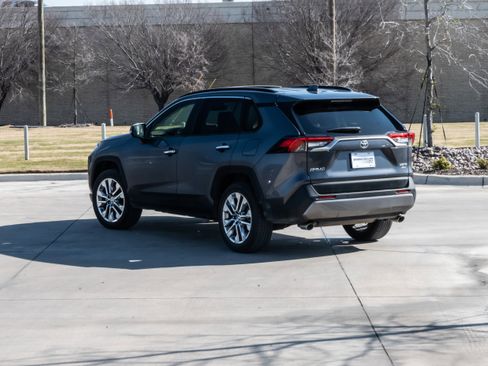 Used 2021 Toyota RAV4 Limited image 3