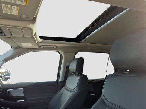 New 2025 Ford Expedition Active image 14