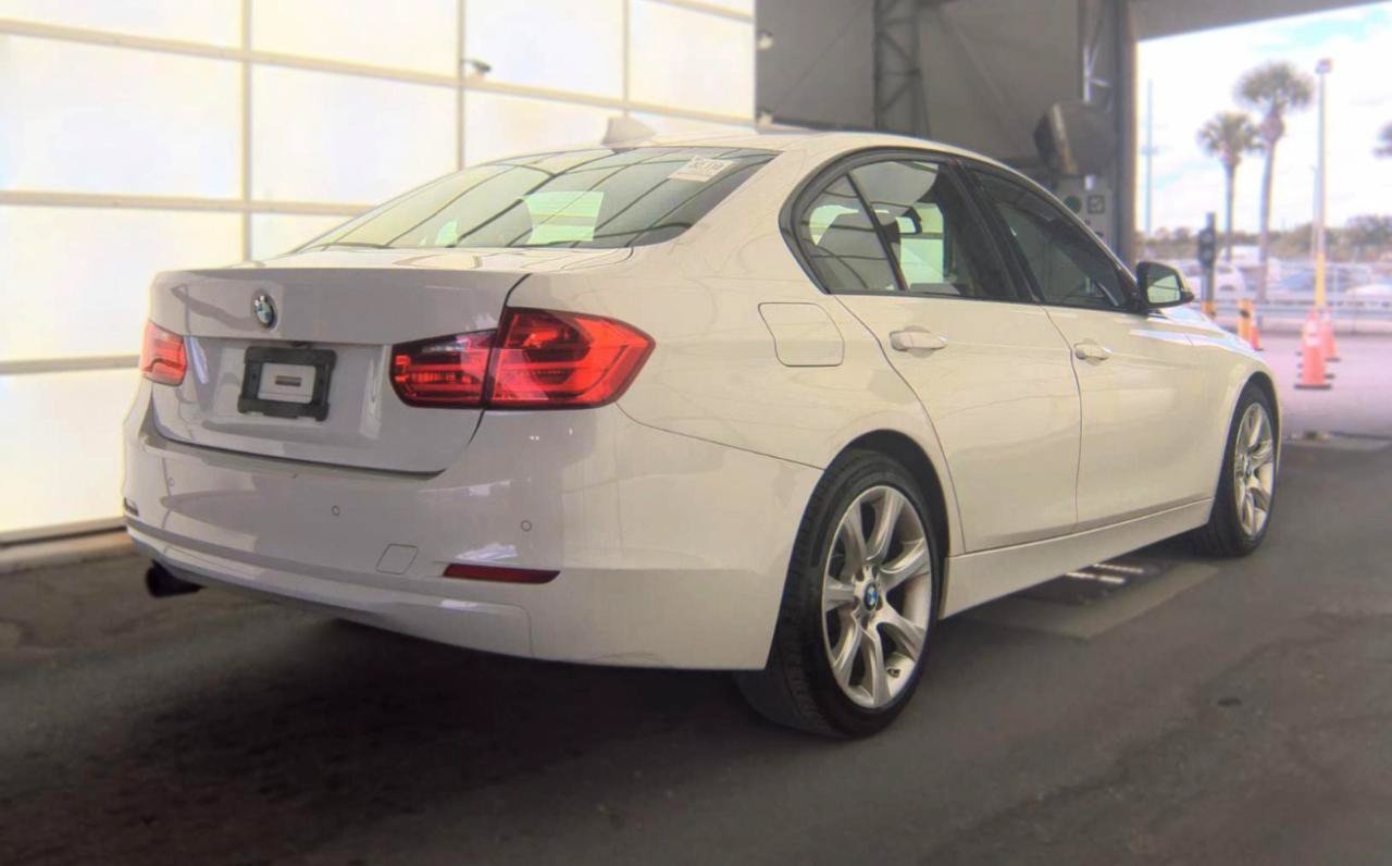 Used 2015 BMW 320i Sedan RWD image 5