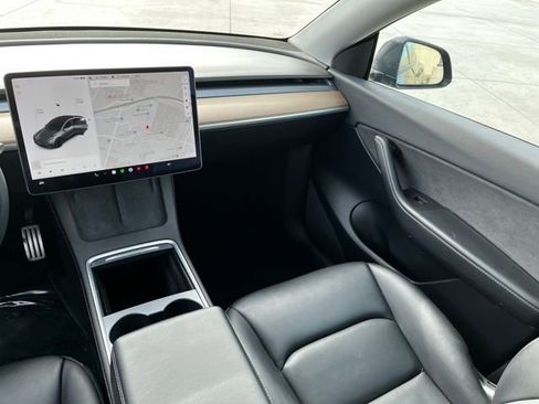 Used 2022 Tesla Model Y Performance image 11