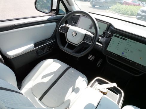 Used 2023 Rivian R1S Adventure AWD/4WD image 9