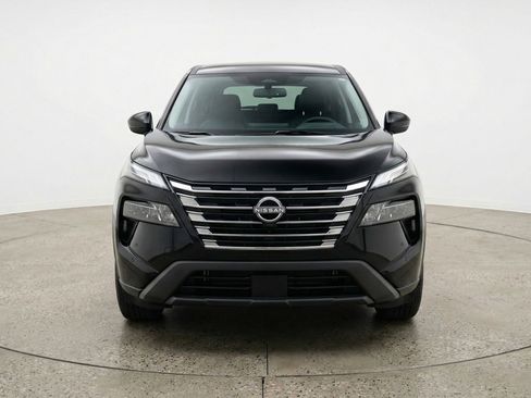 Used 2025 Nissan Rogue SV image 2