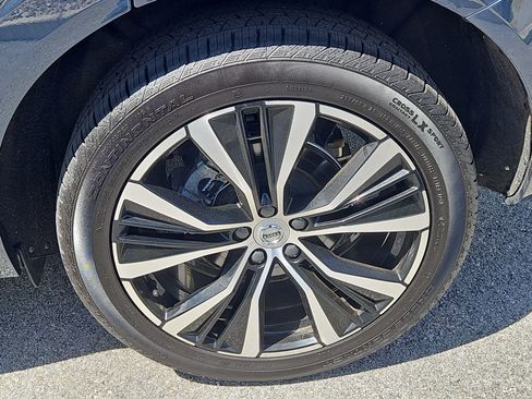 Certified 2024 Volvo XC60 B5 Plus w/ Climate Package AWD/4WD image 29