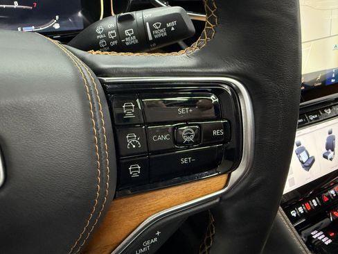 Used 2022 Jeep Grand Wagoneer Series III image 18